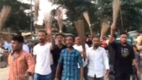 মৌলভীবাজারে উপজেলা চেয়ারম্যানের বিরুদ্ধে ঝাড়ু মিছিল