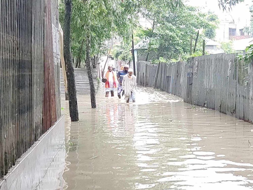 ভূঞাপুরে পানিবন্দি কয়েক হাজার মানুষ