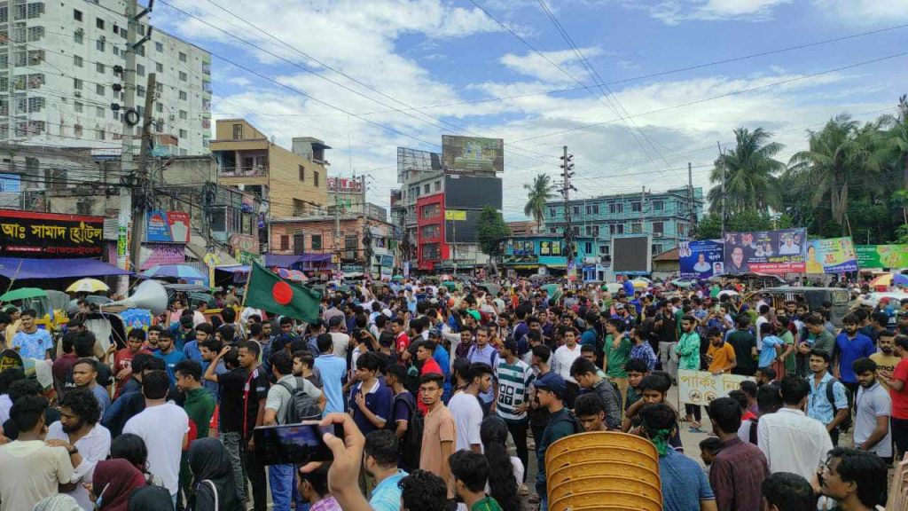 যশোরে অবরোধ, বেনাপোলের সাথে সারাদেশের যোগাযোগ বন্ধ