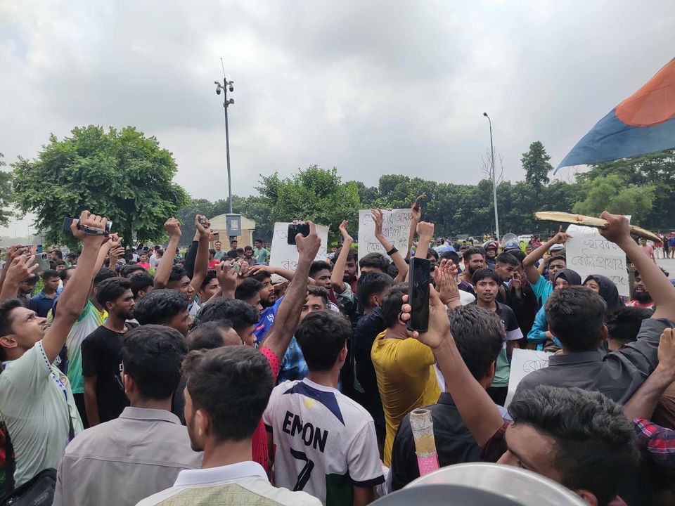 বঙ্গবন্ধু সেতু মহাসড়ক অবরোধ, উত্তাল শিক্ষার্থী