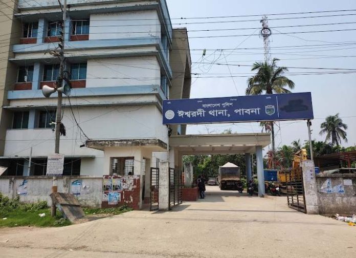 ঈশ্বরদীতে বাঁশঝাড়ে মিলল যুবকের ম'রদেহ