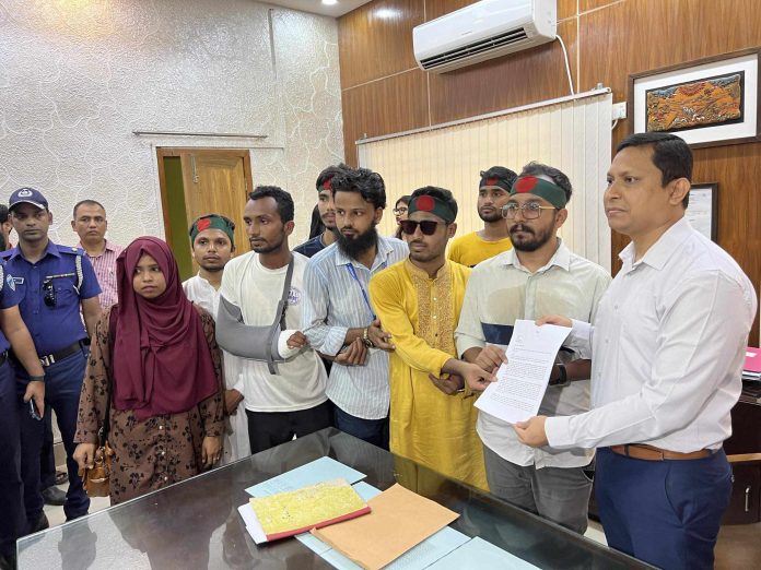 কুবি শিক্ষার্থীদের গণপদযাত্রা ও স্মারকলিপি প্রদান