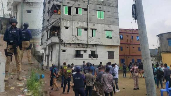নারায়নগঞ্জে জঙ্গি আস্তানা সন্দেহে বাড়ি ঘিরে রেখেছে পুলিশের (এটিইউ)