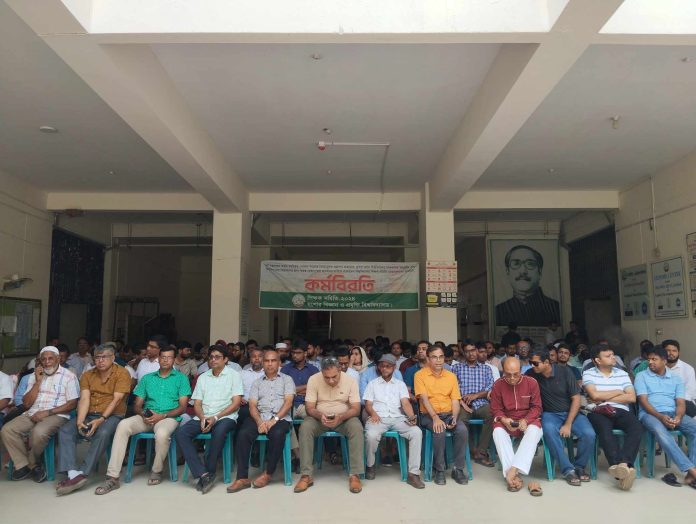 শিক্ষক, কর্মকর্তা-কর্মচারীদের টানা ১৩ দিনের কর্মবিরতিতে স্তব্ধ যবিপ্রবি