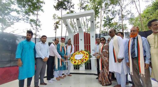রায়পুরায় নবনির্মিত শহীদ মিনারের শুভ উদ্বোধন করেন ফরিদা ইয়াসমিন