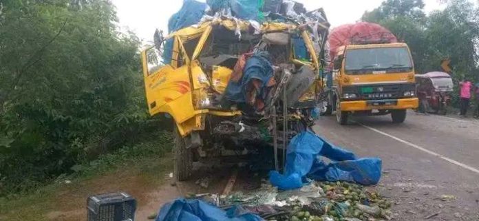 দিনাজপুরের পাঁচবাড়িতে সড়ক দুর্ঘটনায় নি'হ'ত ৫