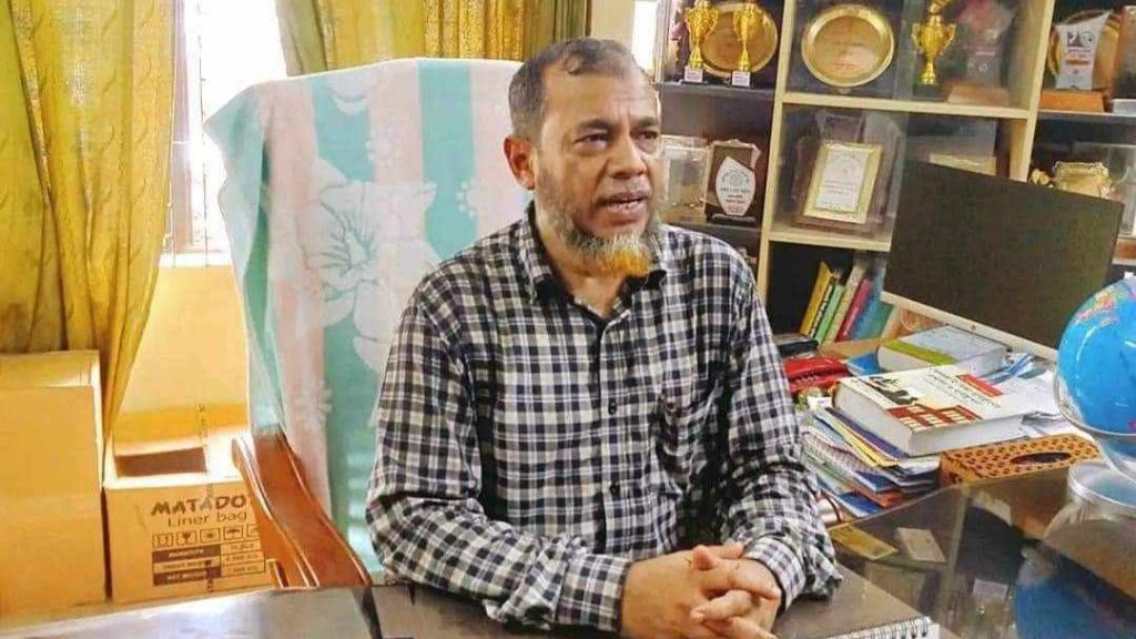 আ.লীগ সমর্থিত অধ্যক্ষকে হটালেন শিক্ষার্থীরা, পদে বসালেন বৈধ অধ্যক্ষকে
