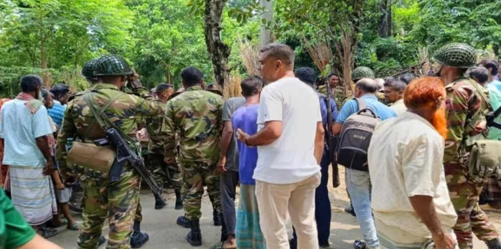 গুরুদাসপুরে চোর সন্দেহে এক যুবককে পিটিয়ে হ'ত্যা