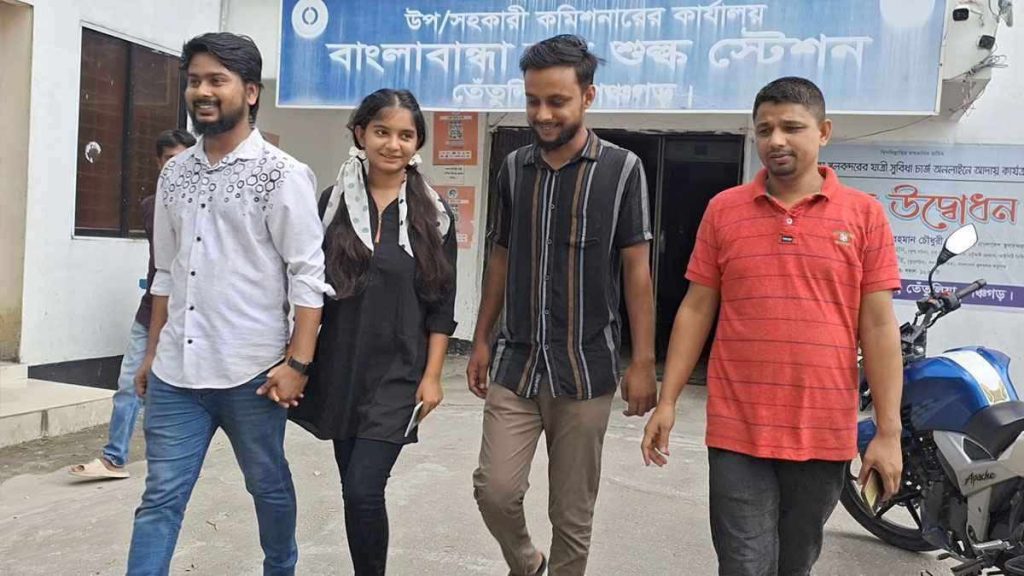 ভালোবাসার টানে প্রেমিককে পেতে তরুণীর নিজের ধর্ম পরিবর্তন
