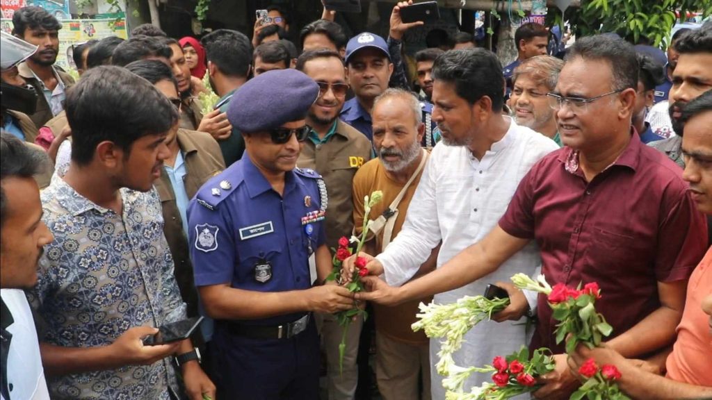 নওগাঁয় পুলিশের কার্যক্রম পুনরায় চালু, জননিরাপত্তায় আশার আলো
