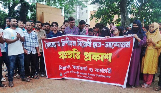 এক দফা দাবিতে উত্তাল নজরুল বিশ্ববিদ্যালয়, মহাসড়কে অবস্থান