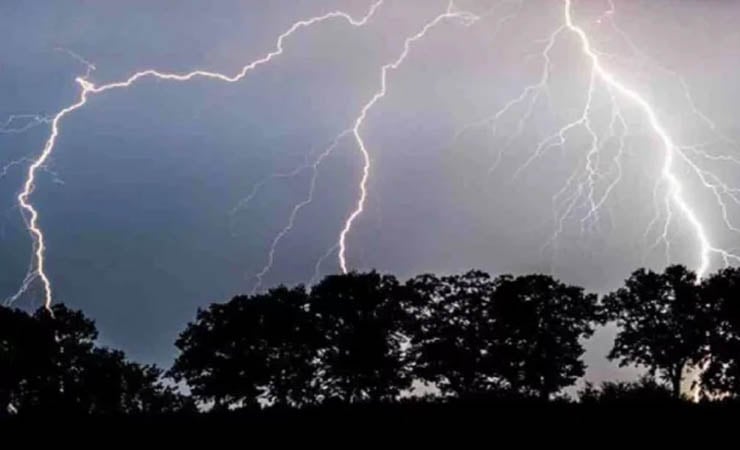 ঠাকুরগাঁওয়ে বজ্রপাতে ৩ জনের মৃ'ত্যু