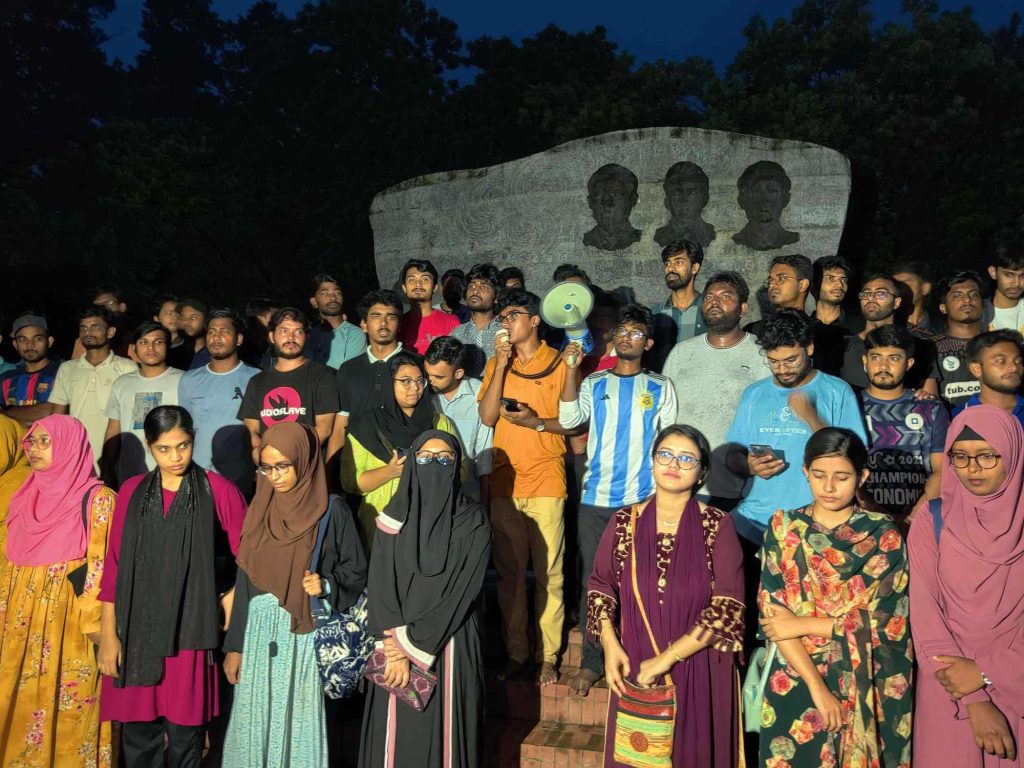 রাবিতে যৌ'ন নিপীড়নে অভিযুক্ত শিক্ষকদের বিচার চেয়ে বি'ক্ষো'ভ মিছিল