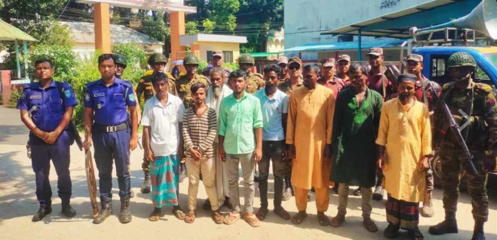 পঞ্চগড়ে বন্যার্তদের নামে চাঁদা আদায়কারী ৮ প্রতারক আটক