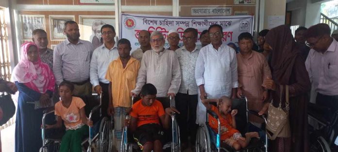 নীলফামারীতে শিক্ষা অফিসের উদ্যোগে একশত শিক্ষার্থীকে এ্যাসিসটিভ ডিভাইস বিতরণ