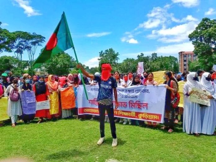 ছাত্রলীগ-পুলিশের বাঁধা উপেক্ষা করে কুড়িগ্রামে শিক্ষার্থীদের মিছিল