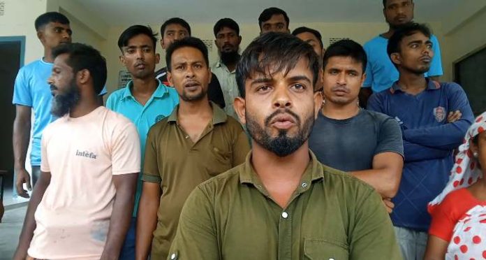 ঠাকুরগাঁওয়ে ইউনিয়ন চেয়ারম্যানের পদত্যাগের দাবিতে অবরোধ কর্মসূচি