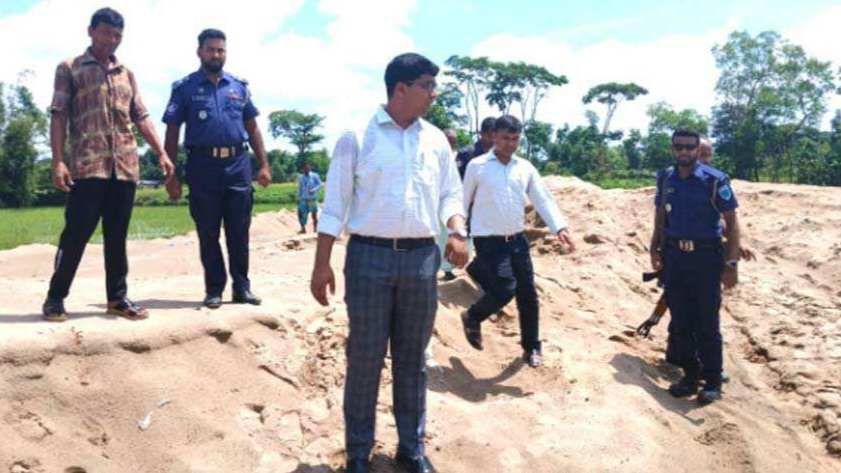 ভ্রাম্যমাণ আদালতের অভিযানে লক্ষাধিক ঘনফুট বালু জব্দ