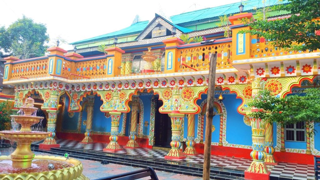 নওগাঁর মান্দায় আড়াইশ বছরের রায় বাড়ি