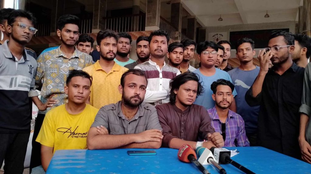 শিক্ষার্থীদের উপর হামলার ঘটনায় বিচার চেয়ে ববিতে সংবাদ সম্মেলন