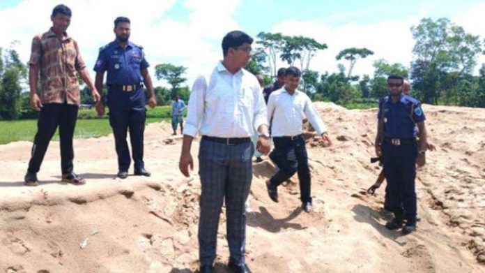 ভ্রাম্যমাণ আদালতের অভিযানে লক্ষাধিক ঘনফুট বালু জব্দ