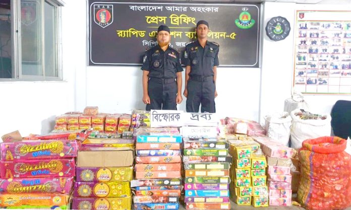 নওগাঁয় ৫৫৩ কেজি ৭০০ গ্রাম অবৈধ বিস্ফোরকসহ আটক ১