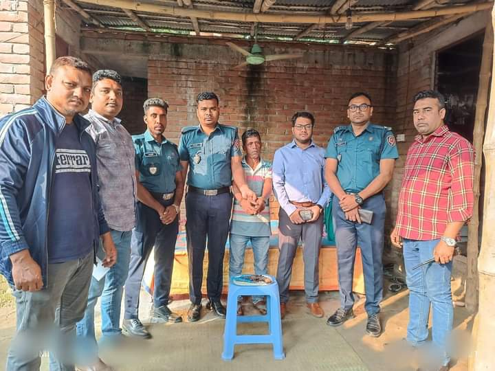 ঈশ্বরদীতে মাদক খুঁজতে গিয়ে মিলল রিভলবার
