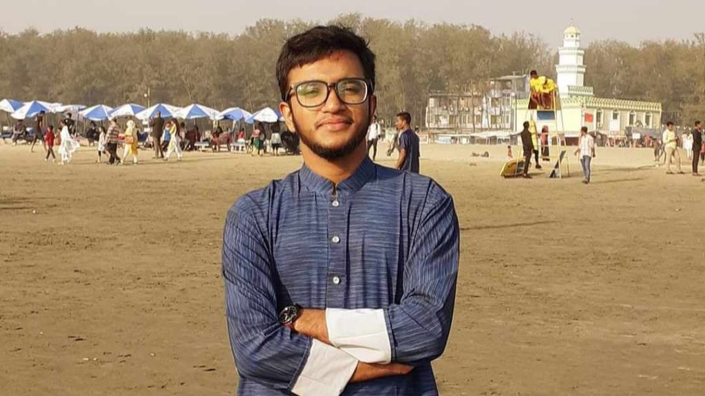 বিশ্ববিদ্যালয়ের শিক্ষক কেন ভক্ষকের ভূমিকায় আবির্ভূত হন?