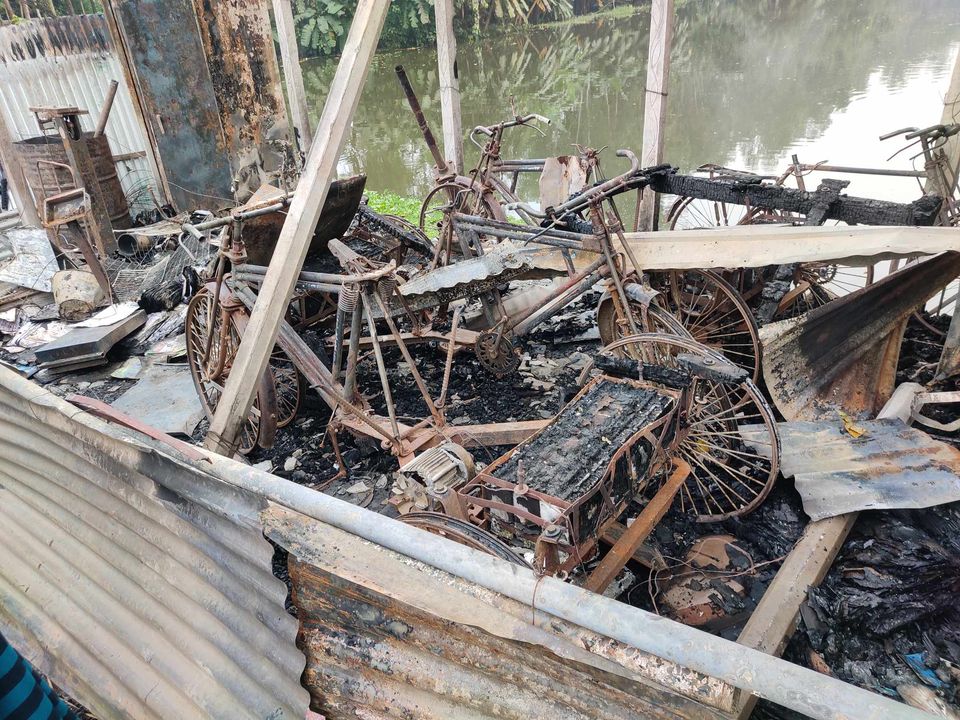 ভূঞাপুরে দোকানে আগুন, দিশেহারা ব্যাবসায়ী!