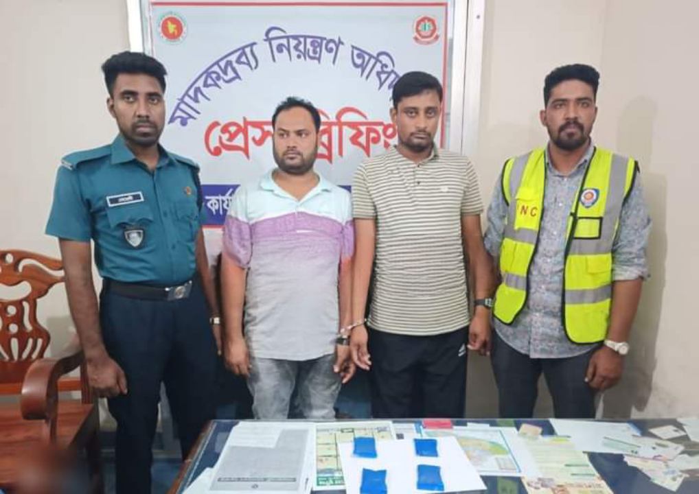 ঈশ্বরদীতে ৮০০ পিচ ইয়াবা সহ দুই মাদক ব্যবসায়ী আটক