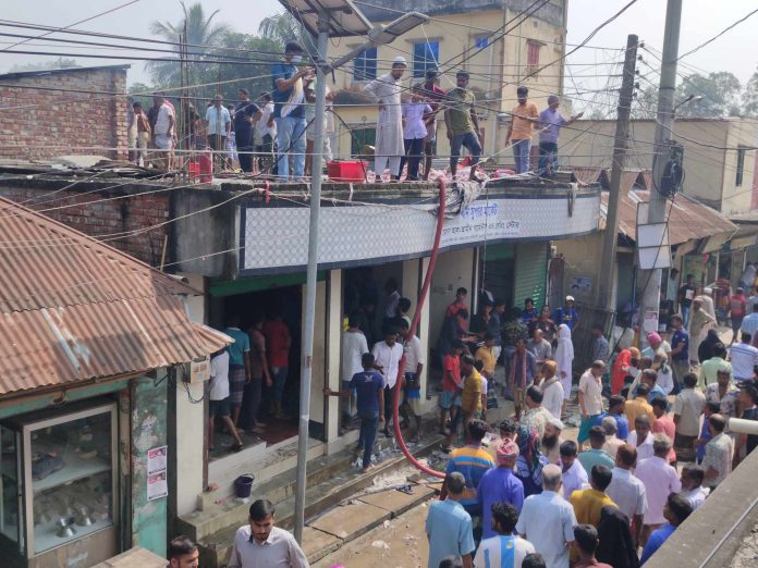 ভূঞাপুরে লেপ-তোষক তৈরীর কারখানায় আগুন, ব্যাপক ক্ষয়ক্ষতি!