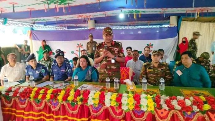 মান্দায় দুর্গামণ্ডপ পরিদর্শনে ব্রিগেডিয়ার জেনারেল শাহান সাদি