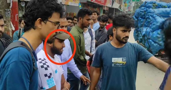 যবিপ্রবিতে ক্লাস করতে এসে তোপের মুখে ছাত্রলীগ কর্মী
