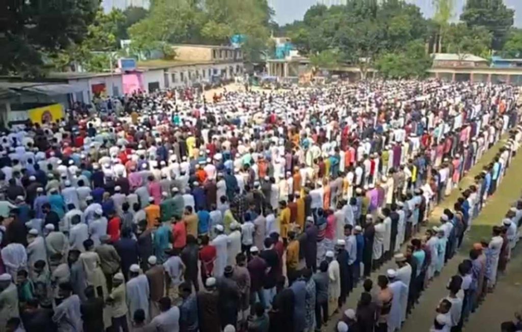 ঈশ্বরদীতে সড়ক দুর্ঘটনায় নিহত তিন শিক্ষার্থীর জানাজা নিজ শিক্ষা প্রতিষ্ঠানে অনুষ্ঠিত