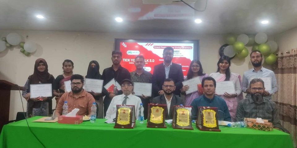 কুবিতে 'টিক ইয়োর টক ৩.০' এর গ্র‍্যান্ড ফাইনালে প্রথম মাইনুল ইসলাম