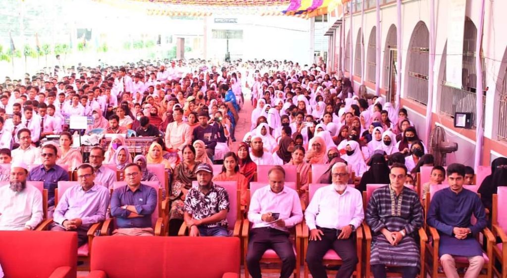 কৃষি বিশ্ববিদ্যালয় কলেজে শিক্ষার্থীদের নবীনবরণ অনুষ্ঠিত
