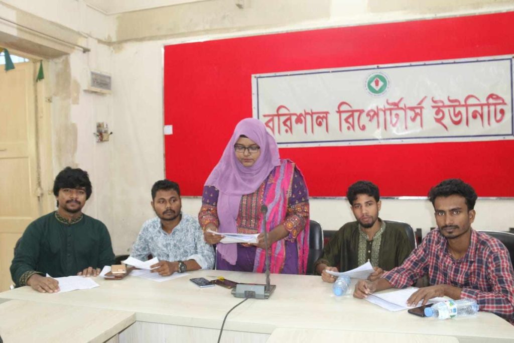 ছাত্রলীগের নির্যাতনের বর্ননা ও অপ্রচারের নিন্দা জানিয়ে ছাত্রদল নেত্রীর সংবাদ সম্মেলন