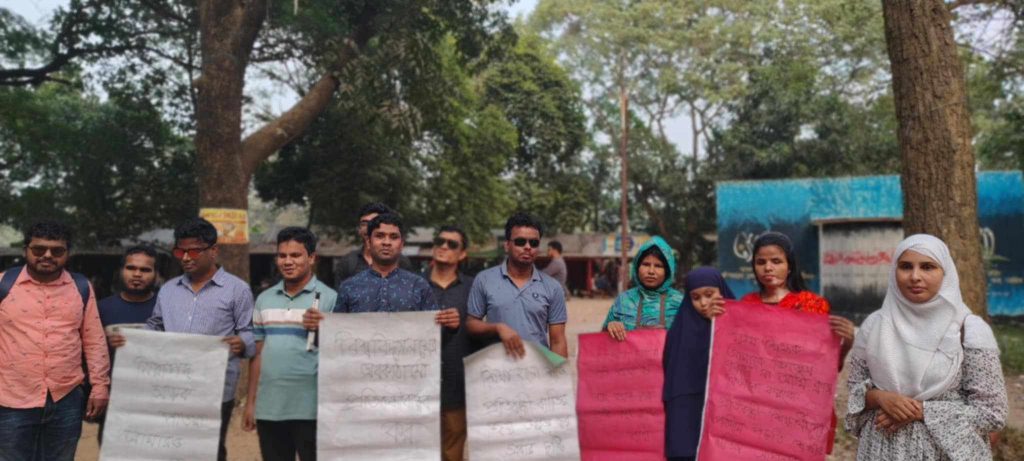 জাবিতে অটোরিকশা বন্ধে ভোগান্তিতে বিশেষ চাহিদাসম্পন্ন শিক্ষার্থীরা; প্রতিবাদে মানববন্ধন
