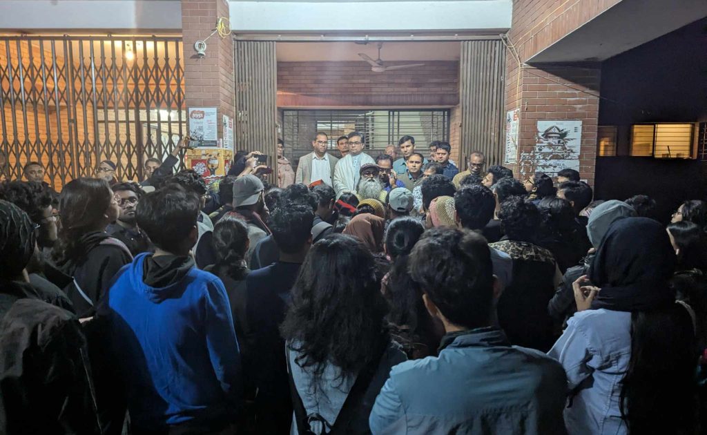 জাবিতে চারুকলা ভবন নির্মাণ নিয়ে মুখোমুখি দুই পক্ষ