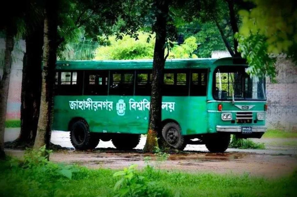 জাবিতে শাটল বাস চালু; বঞ্চিত ৫ হলের শিক্ষার্থীরা