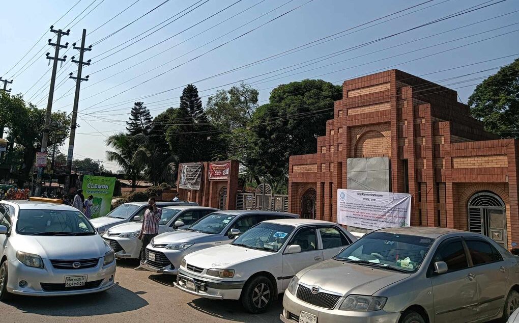 নারী শিক্ষার্থীর মৃত্যুকে কেন্দ্র করে জাবিতে 'জাহাঙ্গীরনগর ব্লকেড' কর্মসূচি 