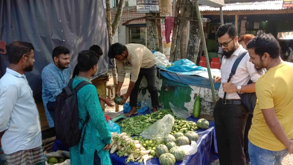 ন্যায্যমূল্যে শাকসবজি বিক্রির উদ্যোগ ববি শিক্ষার্থীদের