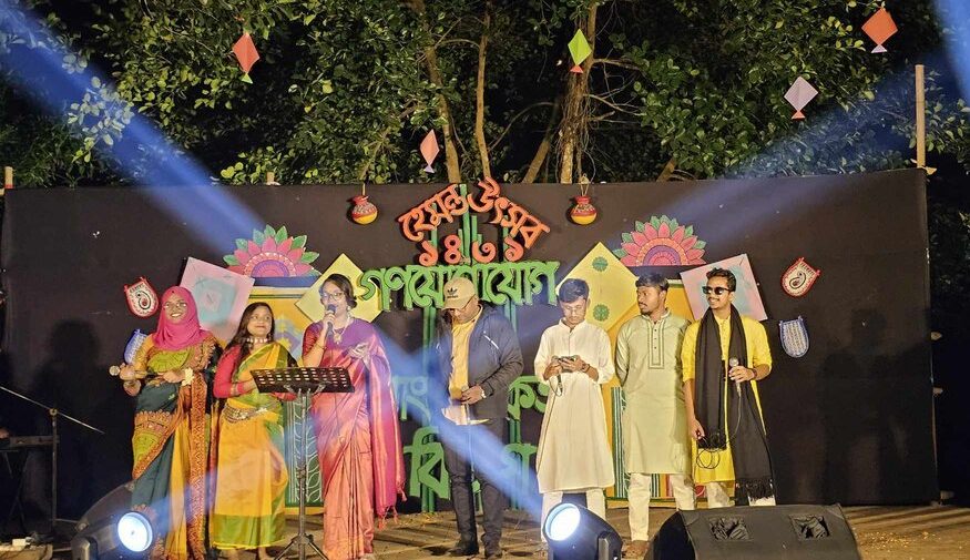 পিঠাপুলি ও নাচে-গানে কুবিতে হেমন্ত উৎসব