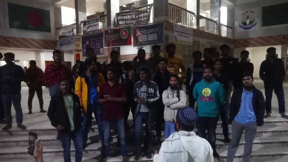 ববি উপাচার্যকে কাল ১২ টার ভিতরে পদত্যাগ চেয়ে শিক্ষার্থীদের আলটিমেটাম