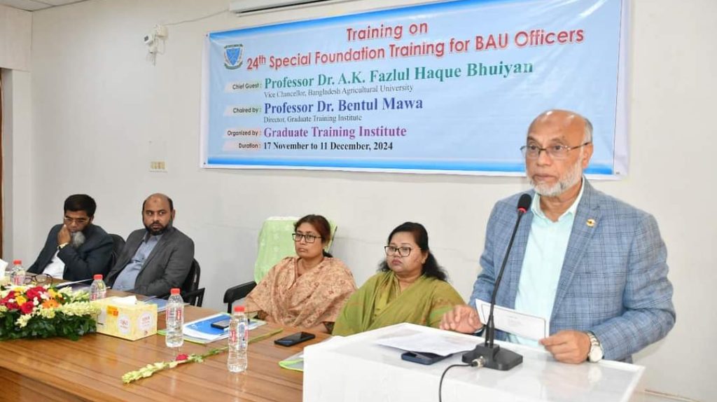 বাকৃবির কর্মকর্তাদের বিশেষ বুনিয়াদি প্রশিক্ষণ কোর্সের উদ্বোধনী অনুষ্ঠিত