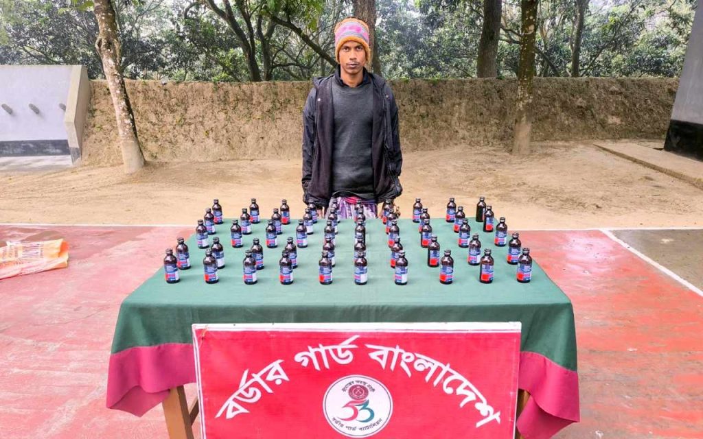 চাঁপাইনবাবগঞ্জ সীমান্তে সাড়ে তিন লক্ষ টাকার ফেনসিডিল উদ্ধার