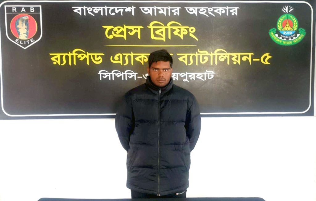 নওগাঁয় র‍্যাবের অভিযানে ৬৩ বোতল ফেনসিডিলসহ মাদক ব্যবসায়ী গ্রেফতার