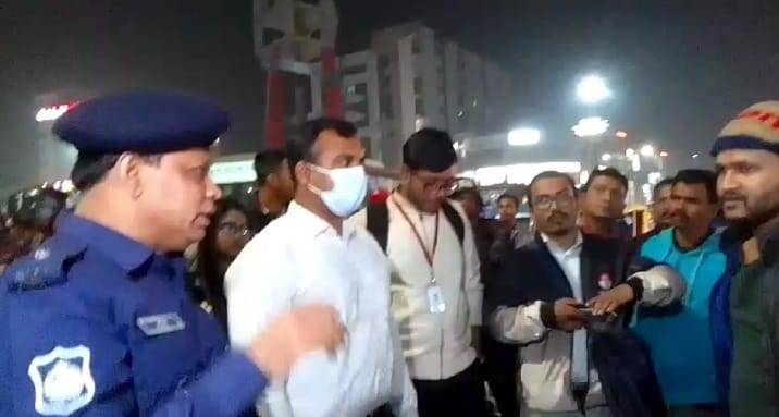 ফুটপাত দখলমুক্ত  করতে পুলিশ এবং জেলা প্রশাসনের হুশিয়ারি