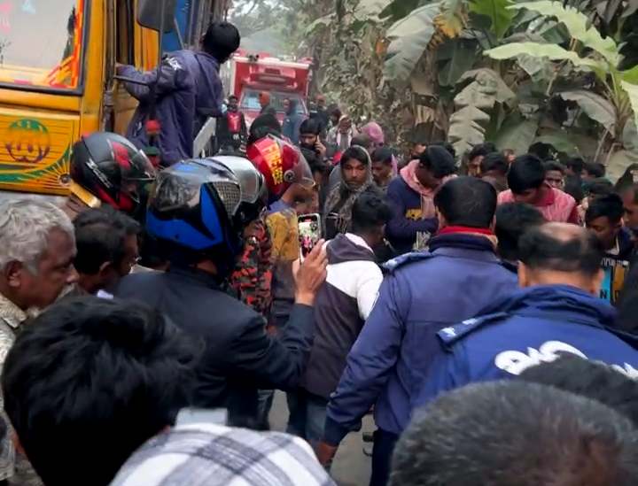 মান্দায় ট্রাক-মোটরসাইকেল সংঘর্ষে নিহত ১