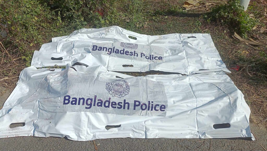 রাণীনগরে ট্রেনের নিচে প্রাণ হারালেন বাবা-মেয়ে! আত্মহ'ত্যার শঙ্কা